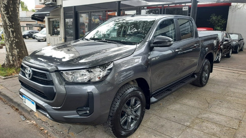Imagen 2 de 17 de Toyota Hilux Sr 4x2 2022 Durzo Automoviles