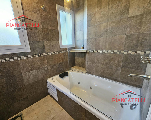Venta De Casa En San Barrio San Patricio Con Hermoso Parque
