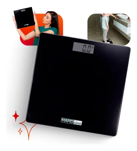 Balança digital preta Hardline sendo segurada por uma mulher ao lado de uma imagem de criança usando o produto