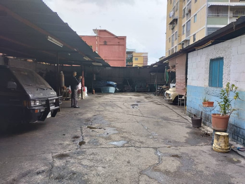 Vendemos Estupendo Local En Las Acacias Sirve Para Taller Mecánico, O Cualquier Otro Tipo De Comercio En Excelente Precio Em