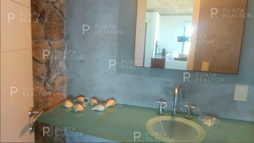 Imagen 13 de 30 de Importante Casa En Alquiler, Con Pileta, Vista Al Mar Y Muy Bien Ubicada El Chorro, Manantiales, Uruguay