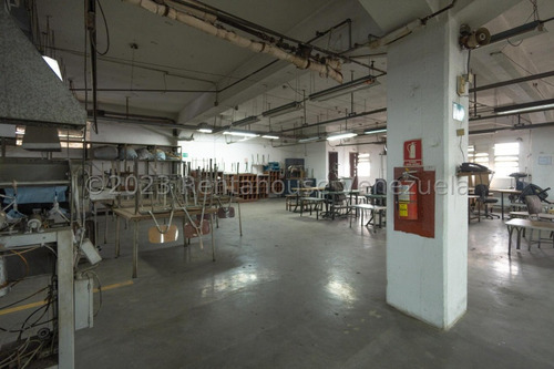 Venta De Edificio Industrial En San Martín