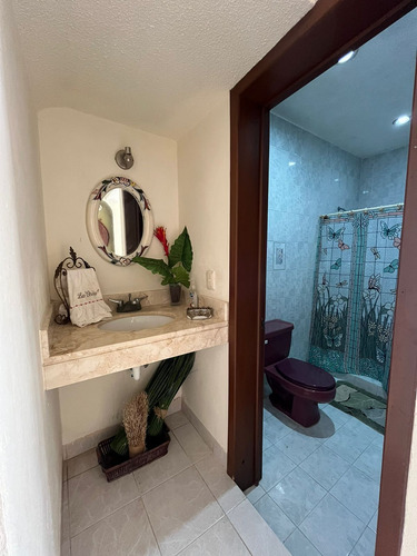 Casa Frente Al Mar En Venta En Merida F-215, 4 Rec. En Chicxulub $12,000,000
