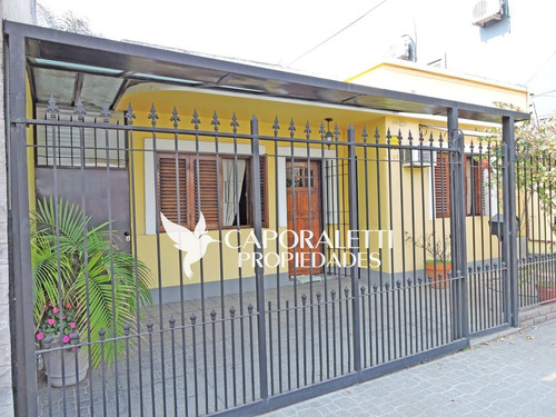 Imagen 2 de 30 de Casa En Venta 4 Ambientes Con Cochera Pileta Parque Banfield