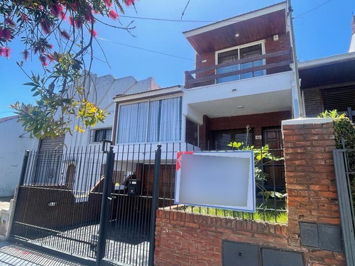 Venta Triplex 4 Amb En Chauvin- Reciclado -impecable - Patio- Cochera