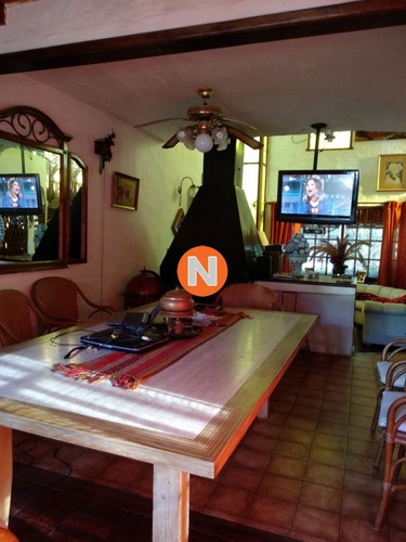 Casa En Venta En Pinares!!- Ref: 214973