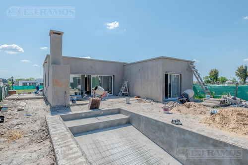 Imagen 2 de 26 de A Estrenar, Moderna Casa En Una Sola Santa Lucía, Pilar Del Este, Pilar.