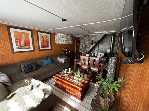 Casa En Venta De 2 Dorm. En Valdivia