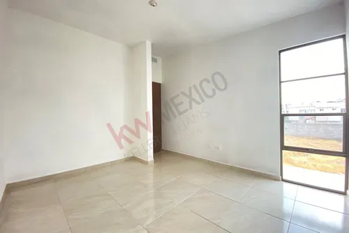Casa Con Habitación En Planta Baja, Ubicada Al Oriente De Torreón.