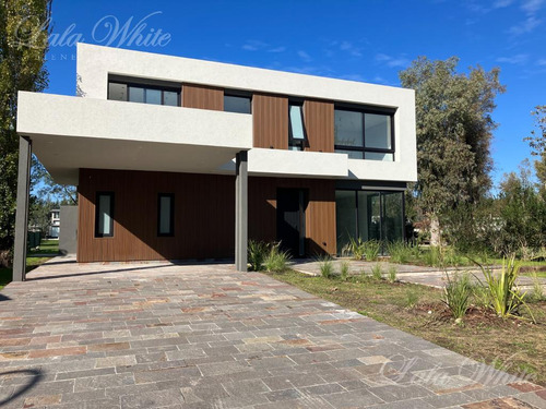 Casa En Venta En Saint Thomas Este Canning