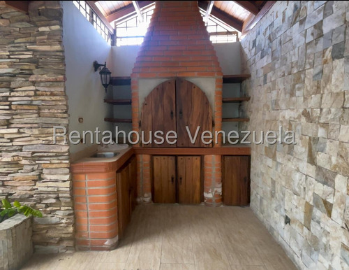 Alquiler Hermosa Casa Ubicada En Una Exclusiva Urbanización Privada Al Este De La Ciudad,en El Ujano Barquisimeto Mehilyn Perez
