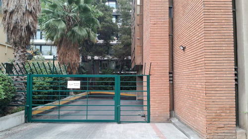 Estacionamiento En Venta A Pasos De Providencia !