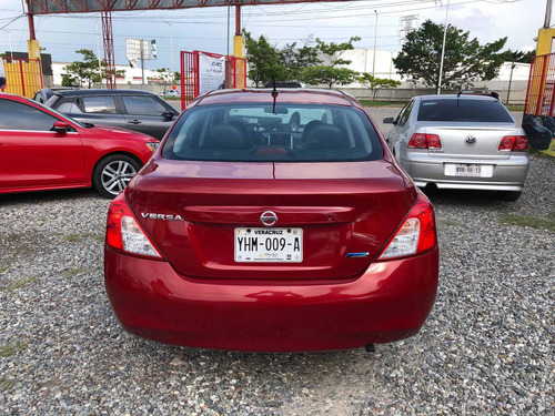 Imagen 7 de 13 de Nissan Versa 2014 1.6 Exclusive At Sedán