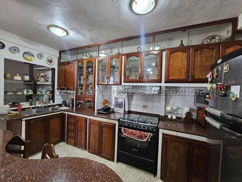 Gbf 25-15344 Turmero Centro Vendo Bella Casa Con Terreno Contácteme Ya.