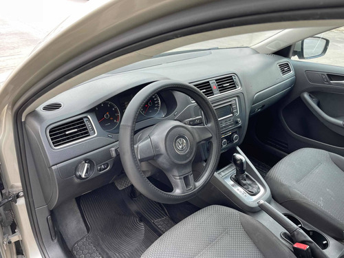Imagen 8 de 11 de Volkswagen Jetta 2013 2.5 Style Active Mt
