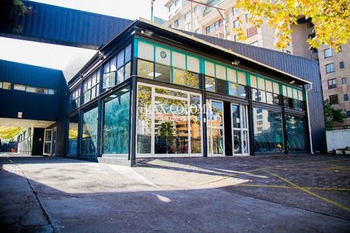 Se Arrienda Local Comercial En Av. Cristobal Colón