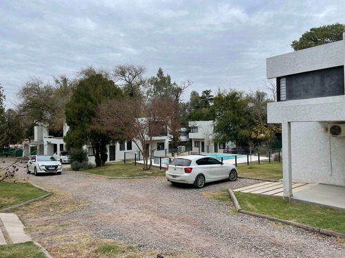 Imagen 5 de 19 de Duplex En Housing Villa Allende 2 Dormitorios
