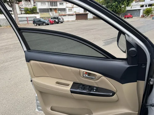 Toyota Fortuner Plateada 2013