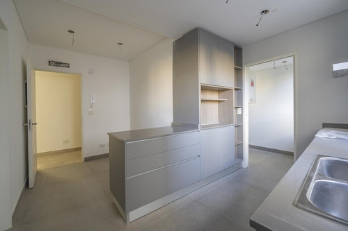 4 Ambientes Con Dependencia Y Cochera - Flores - Full Amenities - Entrega Inmediata