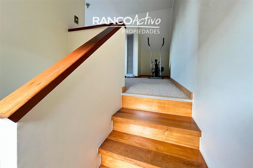 Casa En Venta En Los Arrayanes, Isla Teja Sur, 3 Niveles