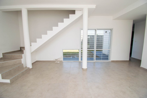 Imagen 12 de 30 de Venta Triplex A Estrenar En Santo Tomé