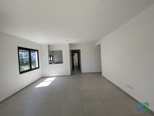 Imagen 6 de 13 de Vendo Apartamento 3 Dormitorios, Con Parrillero Propio Y Piscina En Playa Mansa, Punta Del Este - Punta Del Este Mansa