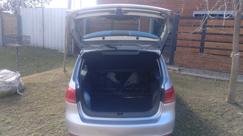 Volkswagen Suran 1.6 Highline 101cv