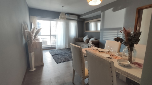 Imagen 2 de 27 de Hermoso Departamento De Categoria ,con Muy Lindas Vistas Al Rio Y A La Ciudad. Seguridad 24hs. Cochera Cub, Piscina, Gym, Laundry, Sum, Parrillas, Sauna, Jacuzzi, Cocheras Cortesía. Apto Profesional.
