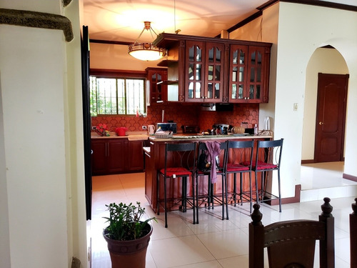 Imagen 3 de 9 de Preciosa Casa 585m2 Ubicada En San Isidro De Heredia