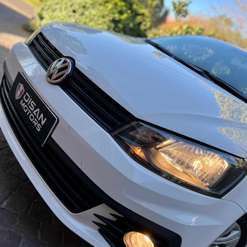 Imagen 4 de 15 de Volkswagen Gol Trend 2017 1.6 Trendline 101cv