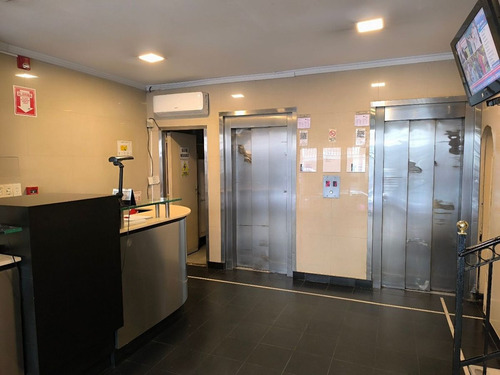 Venta Oficina/ Vivienda En Monserrat