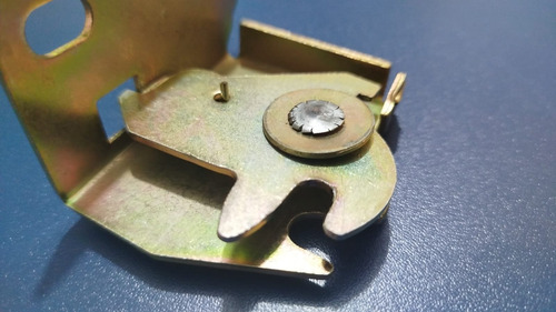 Fechadura Grade Capô Mb Axor Atego Lado Esquerdo