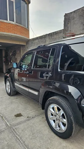 Jeep Liberty Limited Base Piel 4x2 Mt