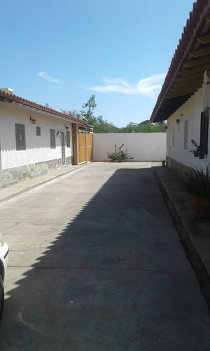 Imagen 2 de 13 de Casa De 1 Planta Conj Cerrado A Solo 200 Mts De Cc Traki