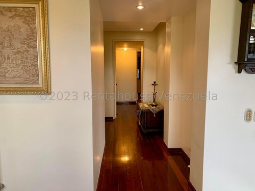 Urb. La Trinidad, Sector Sorocaima, Cerca Centro Médico Docente La Trinidad !! Excelente Apartamento, Con O Sin Muebles, 184 M2, 3 Hab., 3 Baños, 2 Pe. Condominio Tipo Resort. Inmejorable Ubicación !!