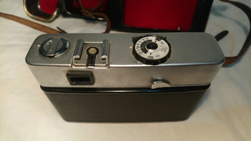 Imagen 8 de 9 de Cámara Fotográfica Dacora. Funda Rígida Y Correa De Cuero.