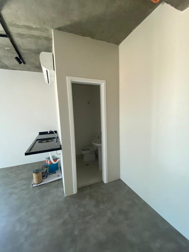 Imagem 4 de 12 de Sala Comercial A 50 Metros Do Metro Sao Joaquim, Pacote R$ 3.500,00 - L-1582