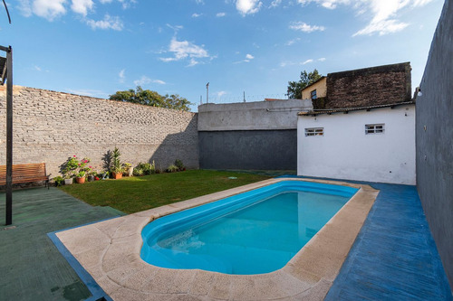 Casa En Venta Don Bosco, Pileta