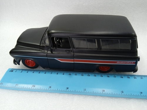 Imagen 5 de 8 de Chevrolet Suburban 1957 Escala 1:24 Jada Die Cast. 21cms.