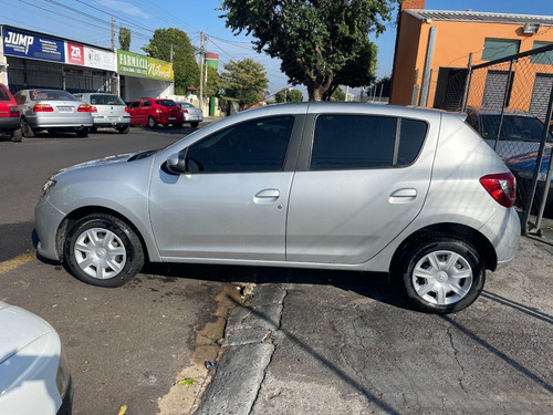 Imagem 2 de 9 de Renault Sandero