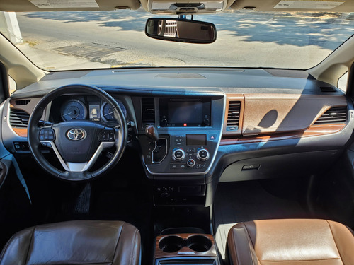 Toyota Sienna 3.5 Limited At