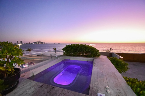 Condominio En Cristal Bay - 2 Recámaras, Vista Al Mar - Ideal Para Vivir O Invertir - $9,500,000 Mxn