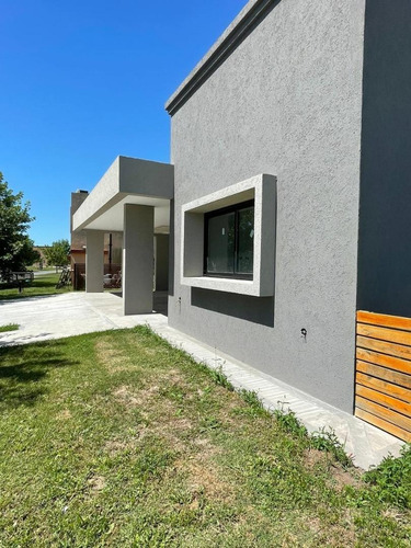 Casa A Estrenar En El Canton-