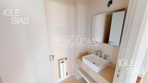 Casa Al Lago En Venta Con 4 Dormitorios En Los Lagos, Nordelta.