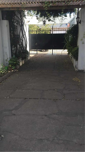 Casa En Venta - 3 Dormitorios 2 Baños - Cocheras - 128mts2 - Necochea