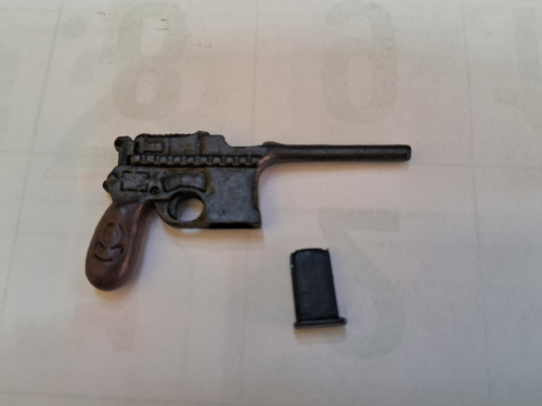 Hot Toys Revolver Mouser German Resident Evil Leon 1/6 (Usado)