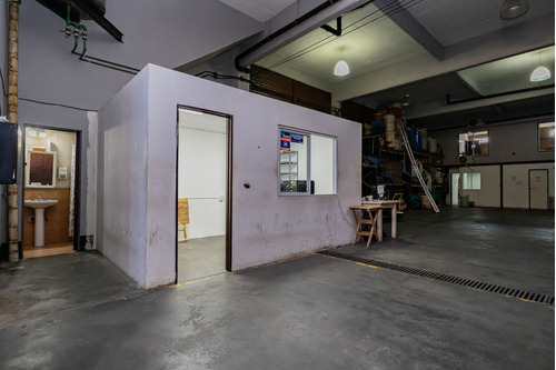 Imagen 12 de 30 de Venta Galpon Con 4 Oficinas Villa Lynch. Permuta