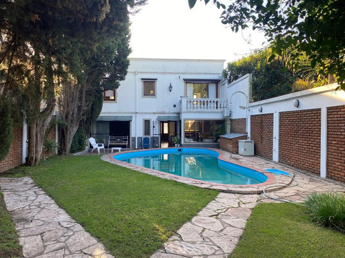Venta Casa 4 Amb Cochera, Parque Y Piscina Quilmes