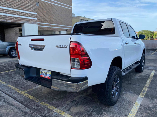 Imagen 5 de 17 de Toyota Hilux Diésel Aut 4x4