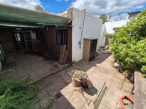 Casa En Venta Damian Garat 3025, Poeta Lugones, Córdoba, Argentina 4 Dormitorios
